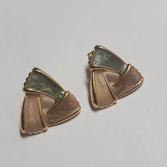 Elegant Gold and Green Earrings - Picture 2 of 4